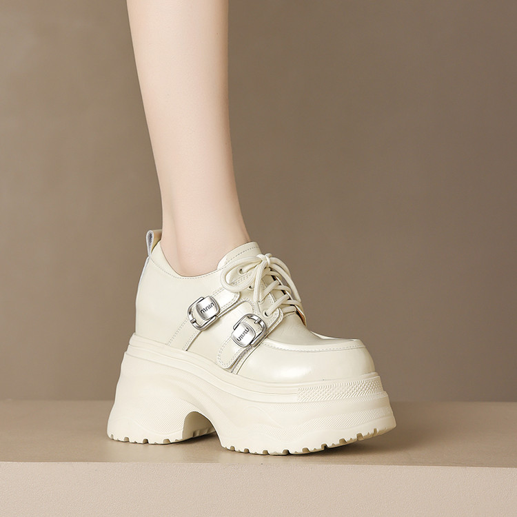 Deep Mouth Flat Shoes with Buckle and Metal Accents