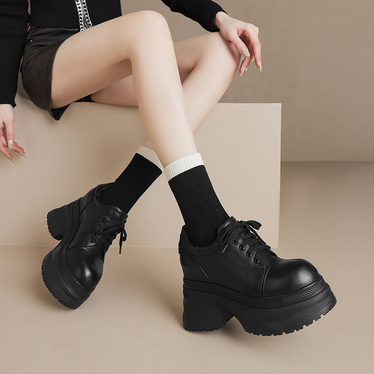 Deep Mouth Flat Shoes with T-Strap and Hidden Heel - Image 2